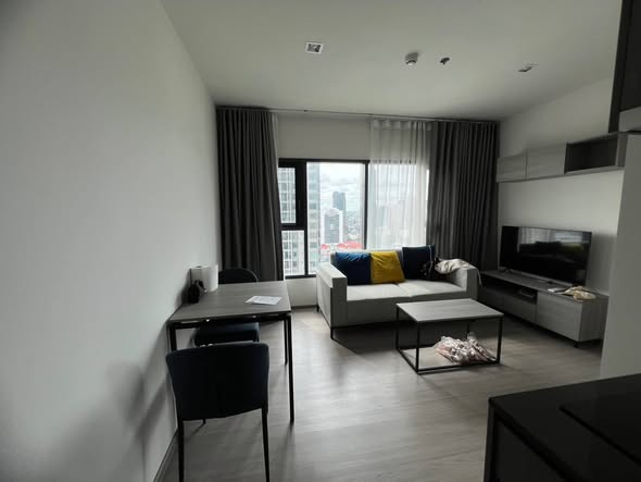 bedroom and living room of THE BASE Phetchaburi-Thonglor เดอะ เบส เพชรบุรี – ทองหล่อ