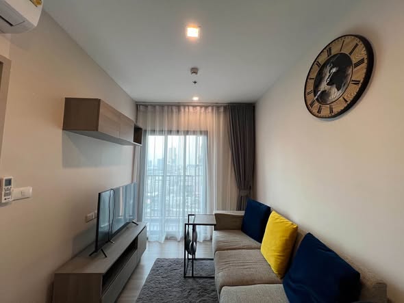 bedroom and living room of THE BASE Phetchaburi-Thonglor เดอะ เบส เพชรบุรี – ทองหล่อ