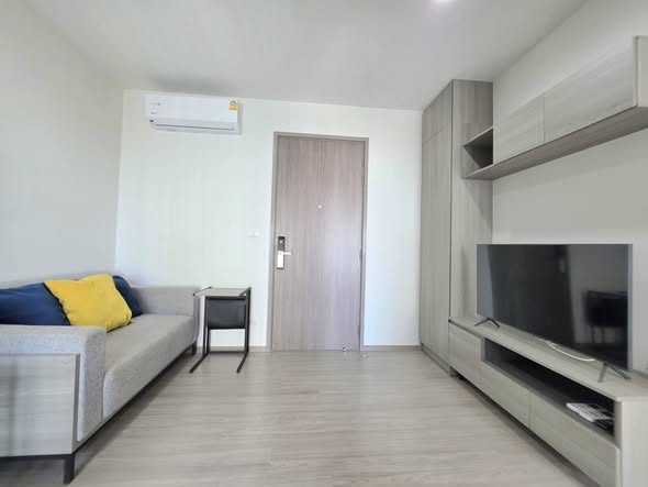 bedroom and room interior of THE BASE Phetchaburi-Thonglor เดอะ เบส เพชรบุรี – ทองหล่อ