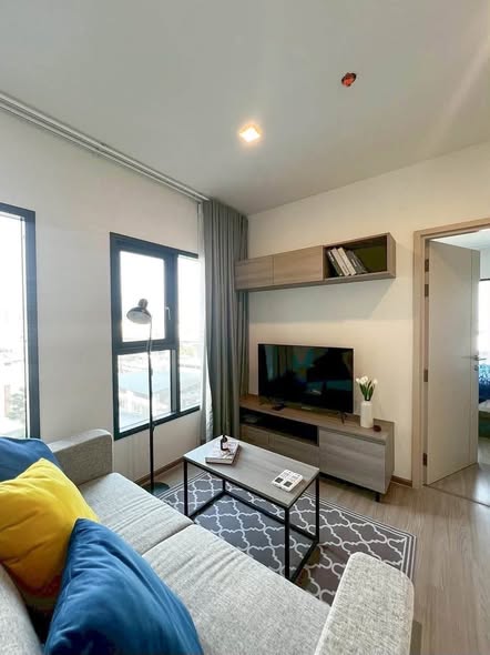 living room and bedroom of THE BASE Phetchaburi-Thonglor เดอะ เบส เพชรบุรี – ทองหล่อ
