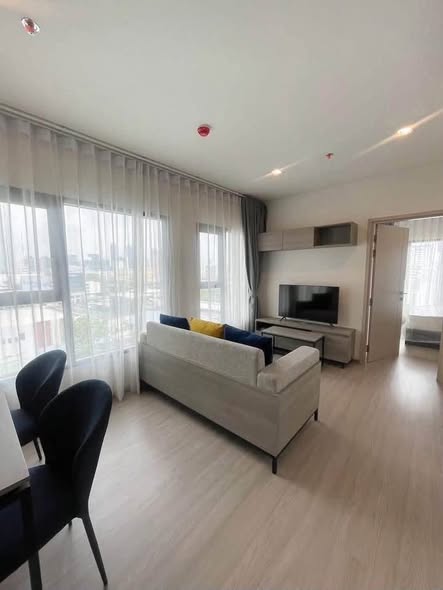 living room and bedroom of THE BASE Phetchaburi-Thonglor เดอะ เบส เพชรบุรี – ทองหล่อ