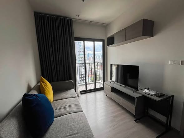 living room and bedroom of THE BASE Phetchaburi-Thonglor เดอะ เบส เพชรบุรี – ทองหล่อ