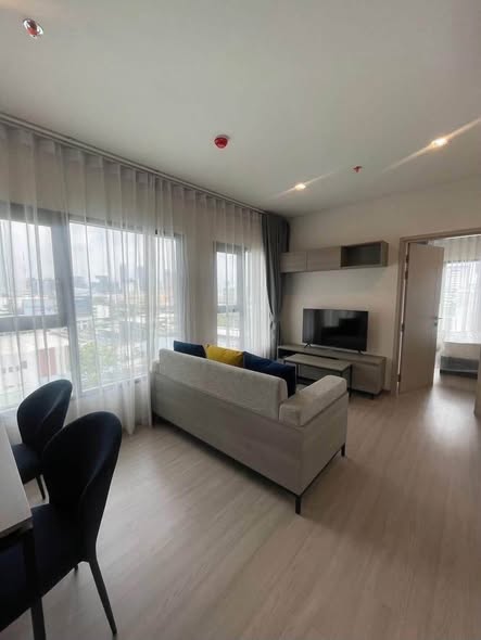 living room and bedroom of THE BASE Phetchaburi-Thonglor เดอะ เบส เพชรบุรี – ทองหล่อ