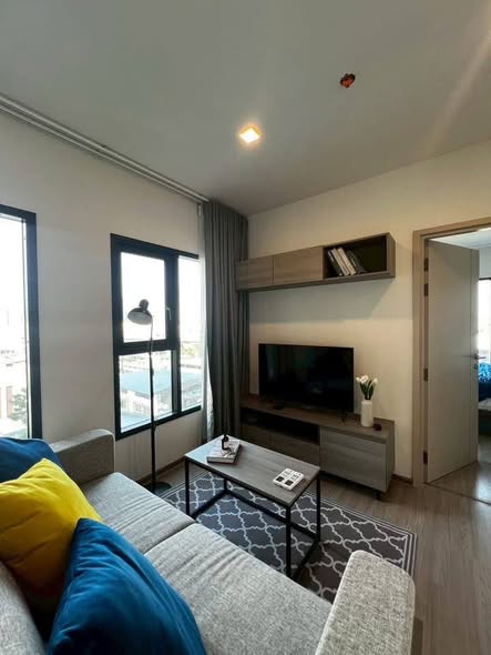 living room and bedroom of THE BASE Phetchaburi-Thonglor เดอะ เบส เพชรบุรี – ทองหล่อ