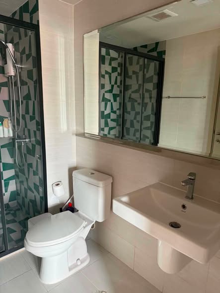 bathroom of THE BASE Sukhumvit 50