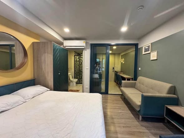 bedroom of THE BASE Sukhumvit 50