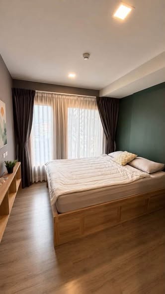 bedroom of THE BASE Sukhumvit 50