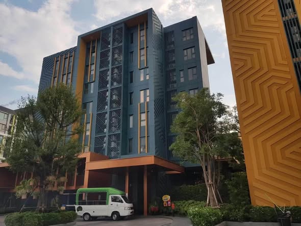 THE BASE Sukhumvit 50
