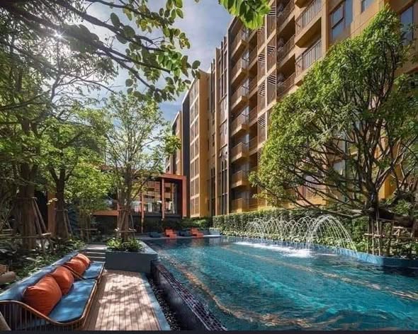pool of THE BASE Sukhumvit 50