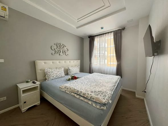 bedroom of THE CANALE condo by mobius