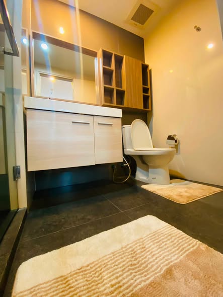 bathroom of The Capital Condo Ekkamai-Thong Lo