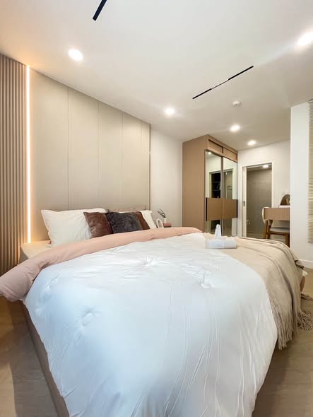 bedroom of The Clover