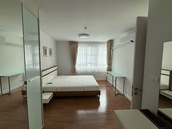 bedroom of The Clover