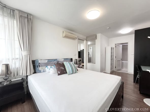 bedroom of The Clover