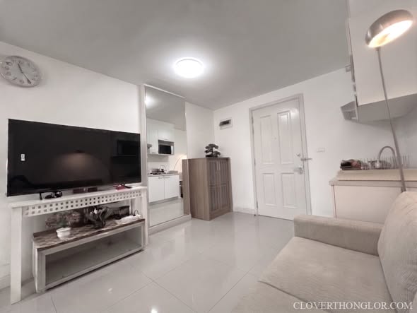 bedroom of The Clover