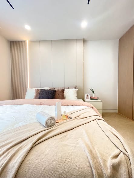 bedroom of The Clover