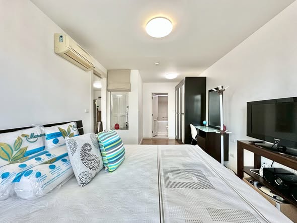 bedroom of The Clover