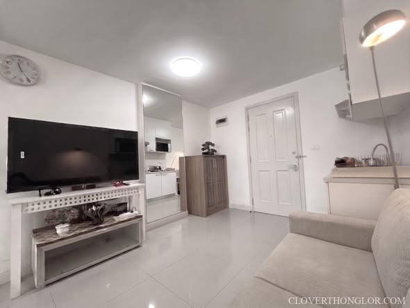 bedroom of The Clover