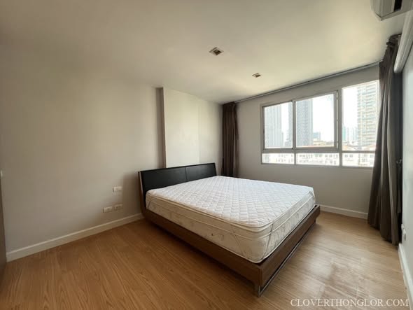 bedroom of The Clover
