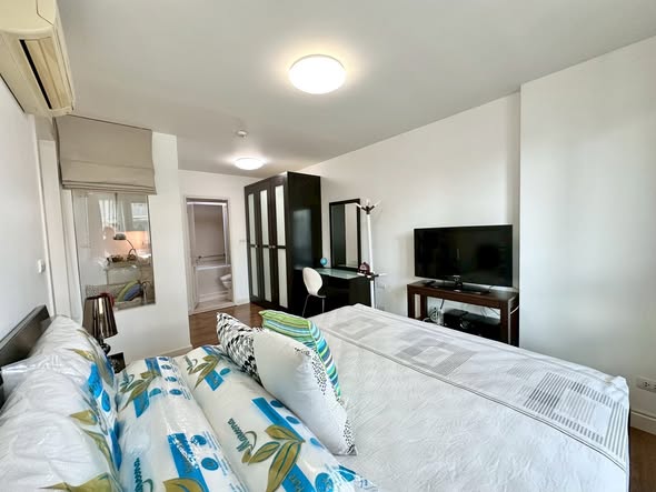 bedroom of The Clover