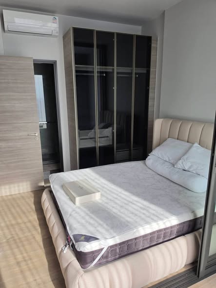 bedroom of The Crest Park Residences