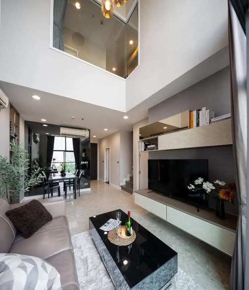 living room of The Crest Sukhumvit 34