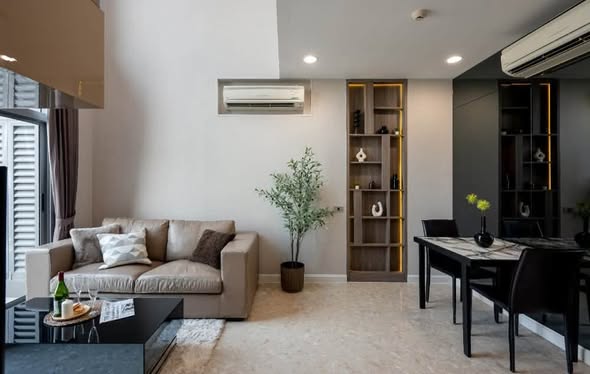 living room of The Crest Sukhumvit 34