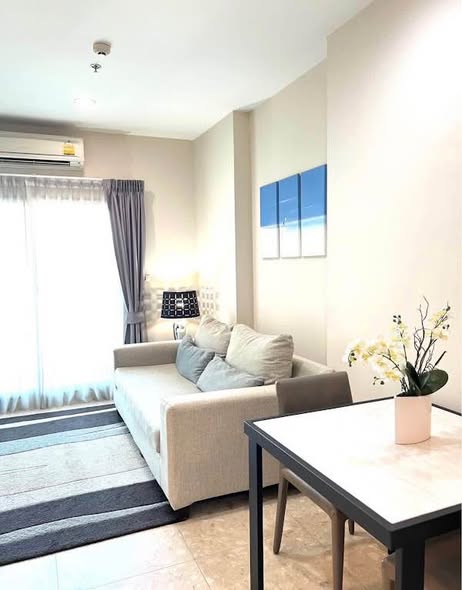 living room of The Crest Sukhumvit 34
