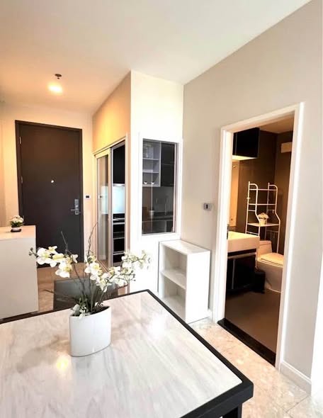 living room of The Crest Sukhumvit 34