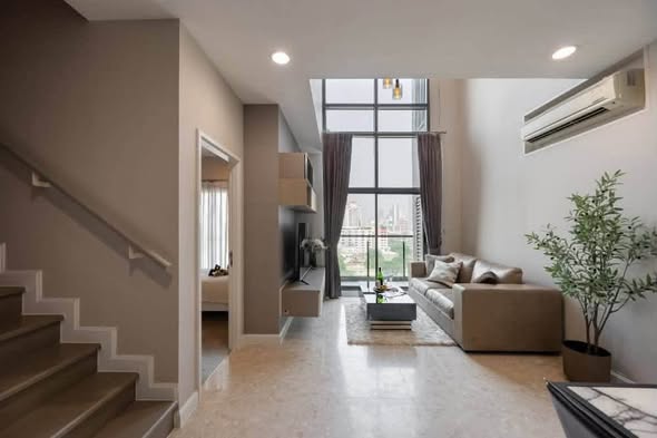 living room of The Crest Sukhumvit 34