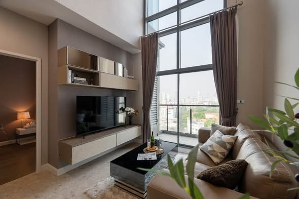 living room of The Crest Sukhumvit 34