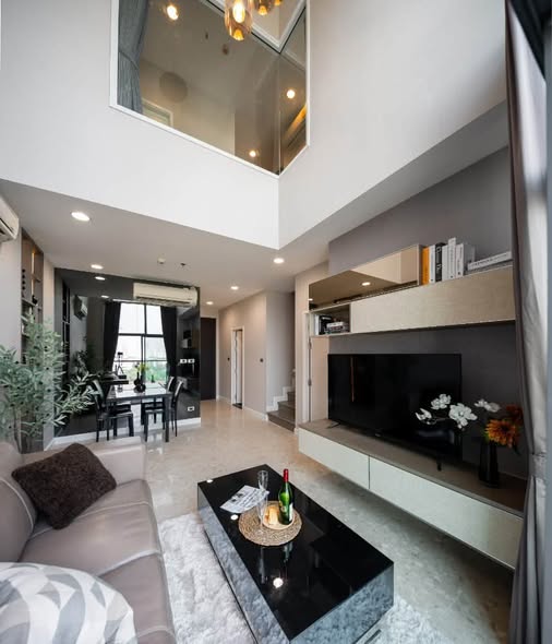 living room of The Crest Sukhumvit 34