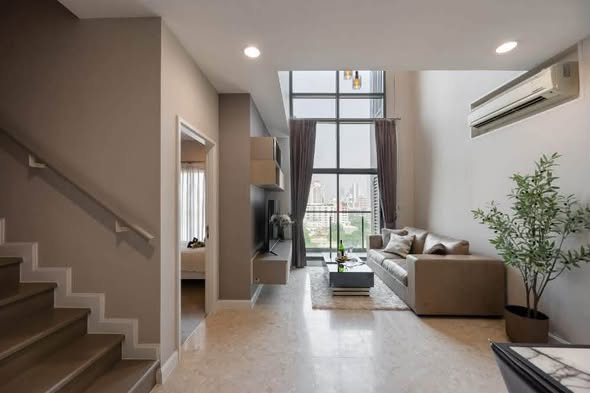 living room of The Crest Sukhumvit 34
