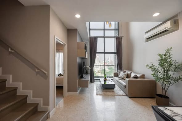 living room of The Crest Sukhumvit 34
