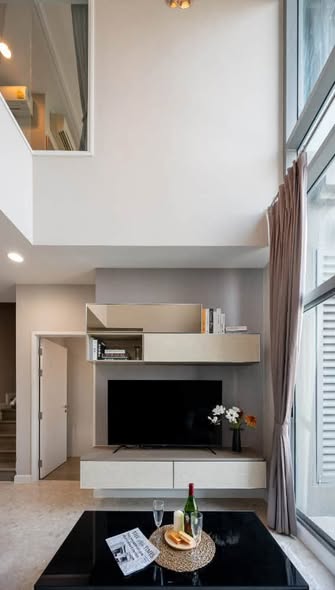 living room of The Crest Sukhumvit 34