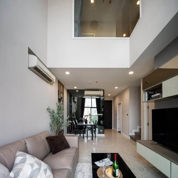 living room of The Crest Sukhumvit 34