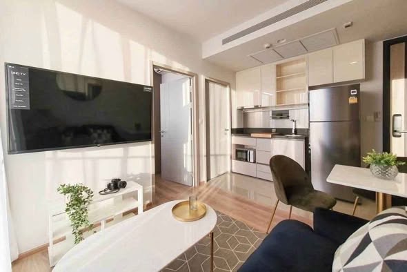 living room and bedroom of The Crest Sukhumvit 49
