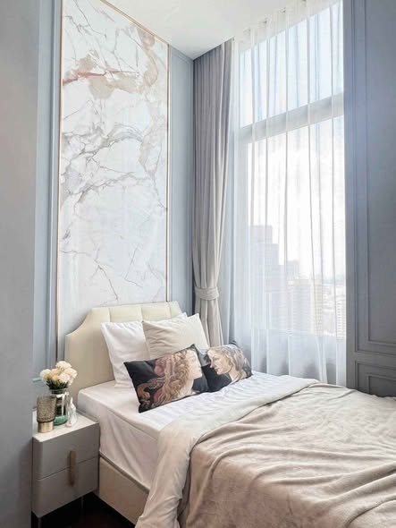bedroom of The Diplomat 39