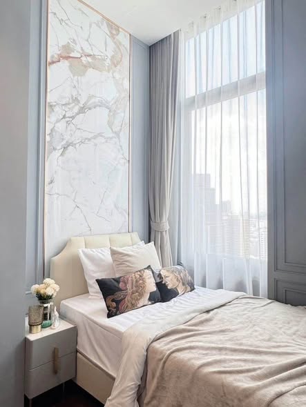bedroom of The Diplomat 39