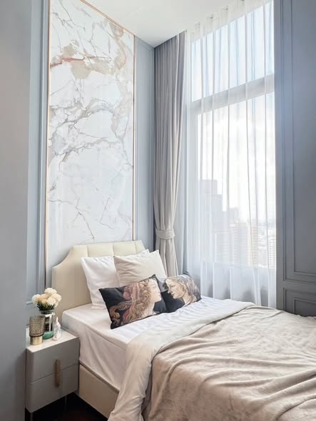 bedroom of The Diplomat 39