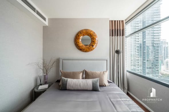 bedroom of The Diplomat 39