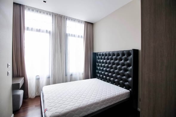bedroom of The Diplomat 39