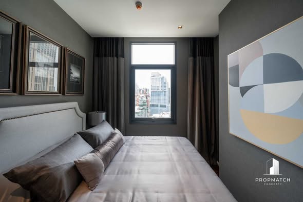 bedroom of The Diplomat 39