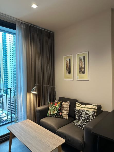 bedroom and living room of The Edge Sukhumvit 23