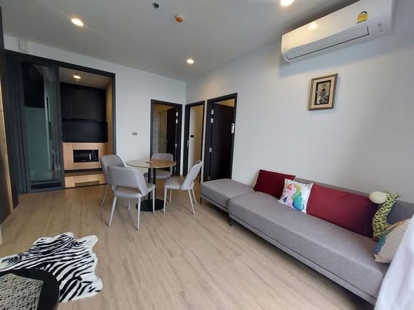 bedroom and living room of The Edge Sukhumvit 23
