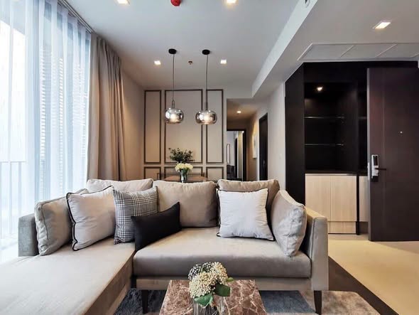bedroom and living room of The Edge Sukhumvit 23