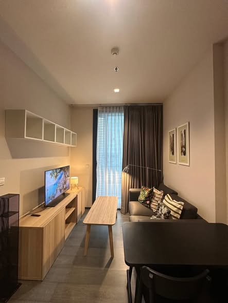 living room of The Edge Sukhumvit 23