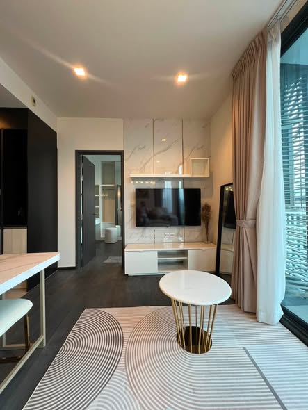 living room of The Edge Sukhumvit 23