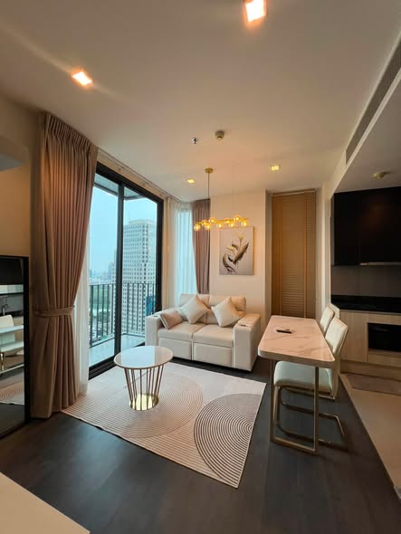 living room of The Edge Sukhumvit 23