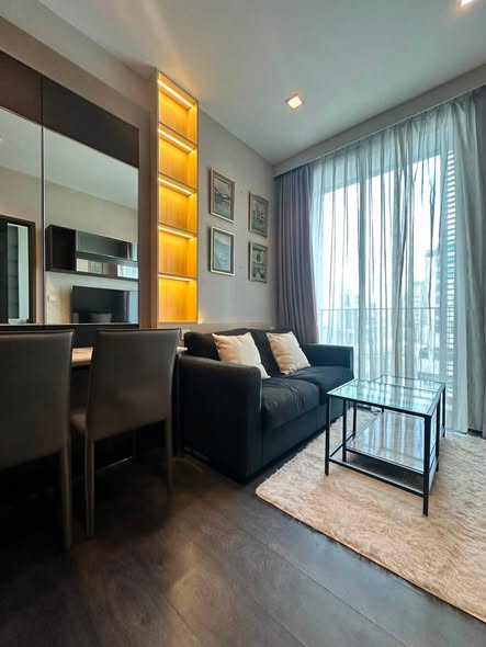living room of The Edge Sukhumvit 23
